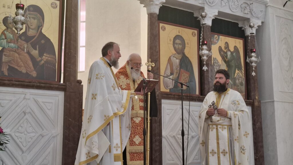 Τρισάγιο για τους δύο πιλότους τέλεσε ο Αρχιεπίσκοπος Ιερώνυμος - μια φωτογραφία 6