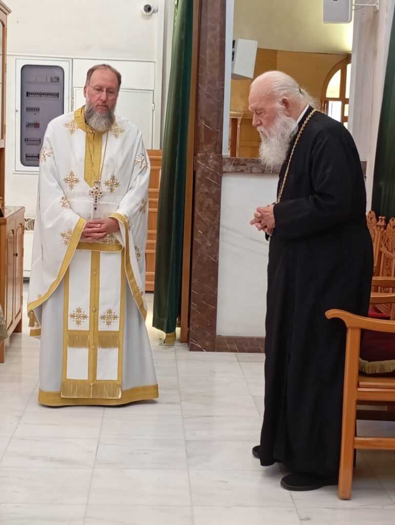 Τρισάγιο για τους δύο πιλότους τέλεσε ο Αρχιεπίσκοπος Ιερώνυμος - μια φωτογραφία 13