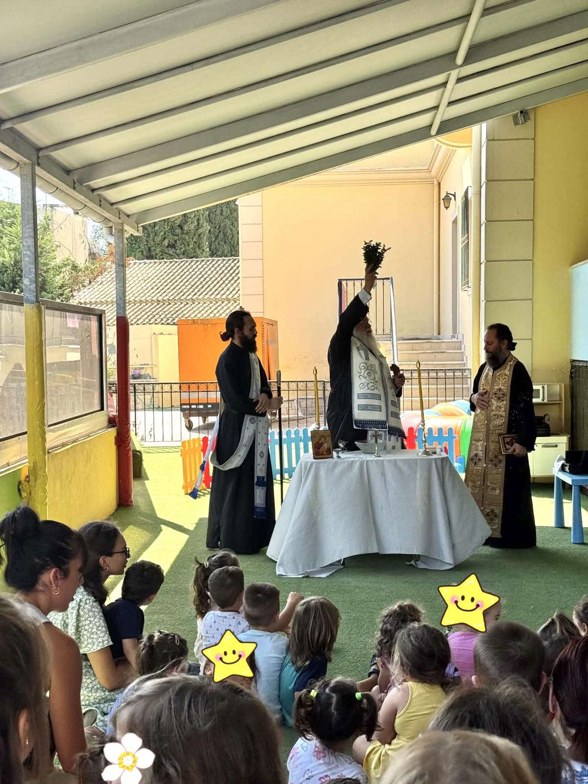 Ο Μητροπολίτης Κερκύρας τέλεσε Αγιασμό σε Βρεφονηπιακό Σταθμό - μια φωτογραφία 2