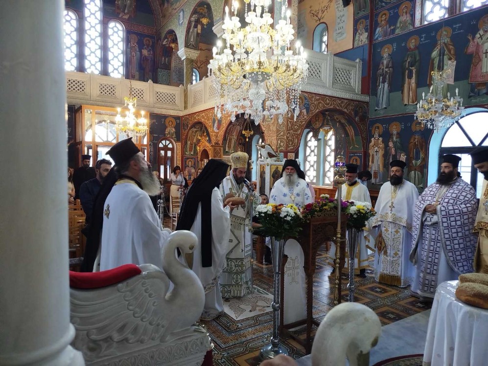 O Μητροπολίτη Λάμπης εόρτασε ανεπίσημα τα ονομαστήριά του - μια φωτογραφία 2