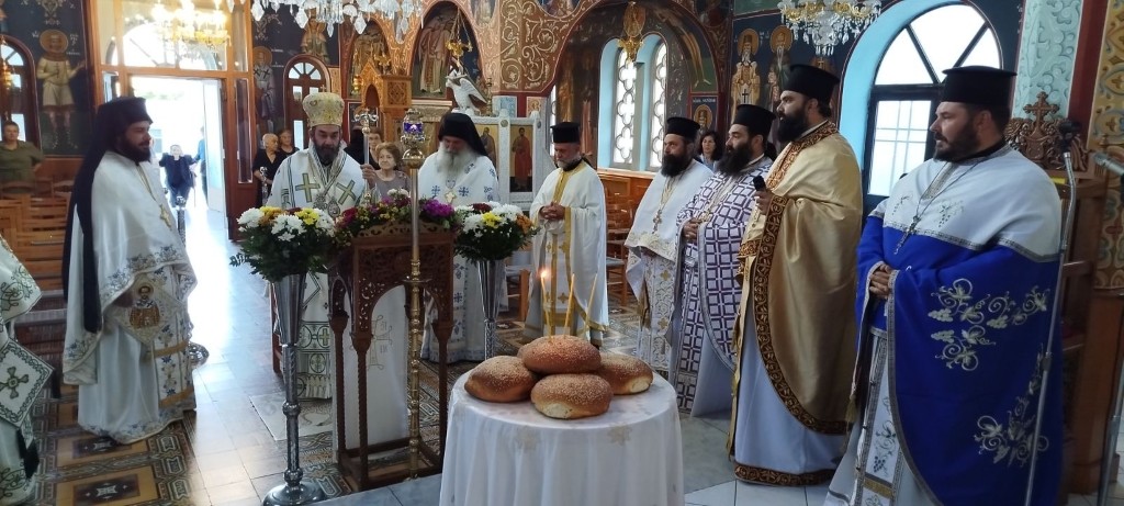 O Μητροπολίτη Λάμπης εόρτασε ανεπίσημα τα ονομαστήριά του - μια φωτογραφία 3
