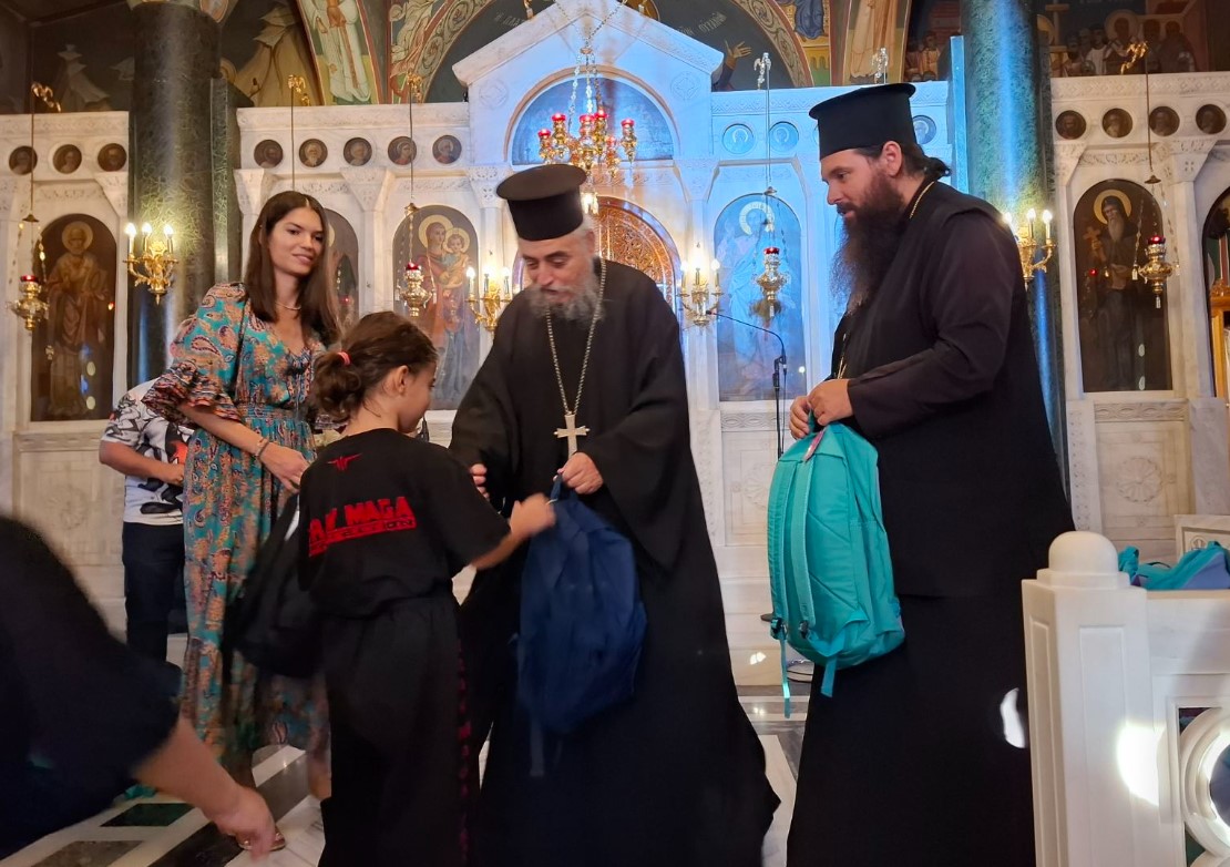 Διανεμήθηκε σχολικό υλικό σε παιδιά πολυτέκνων στον Ωρωπό - μια φωτογραφία 2