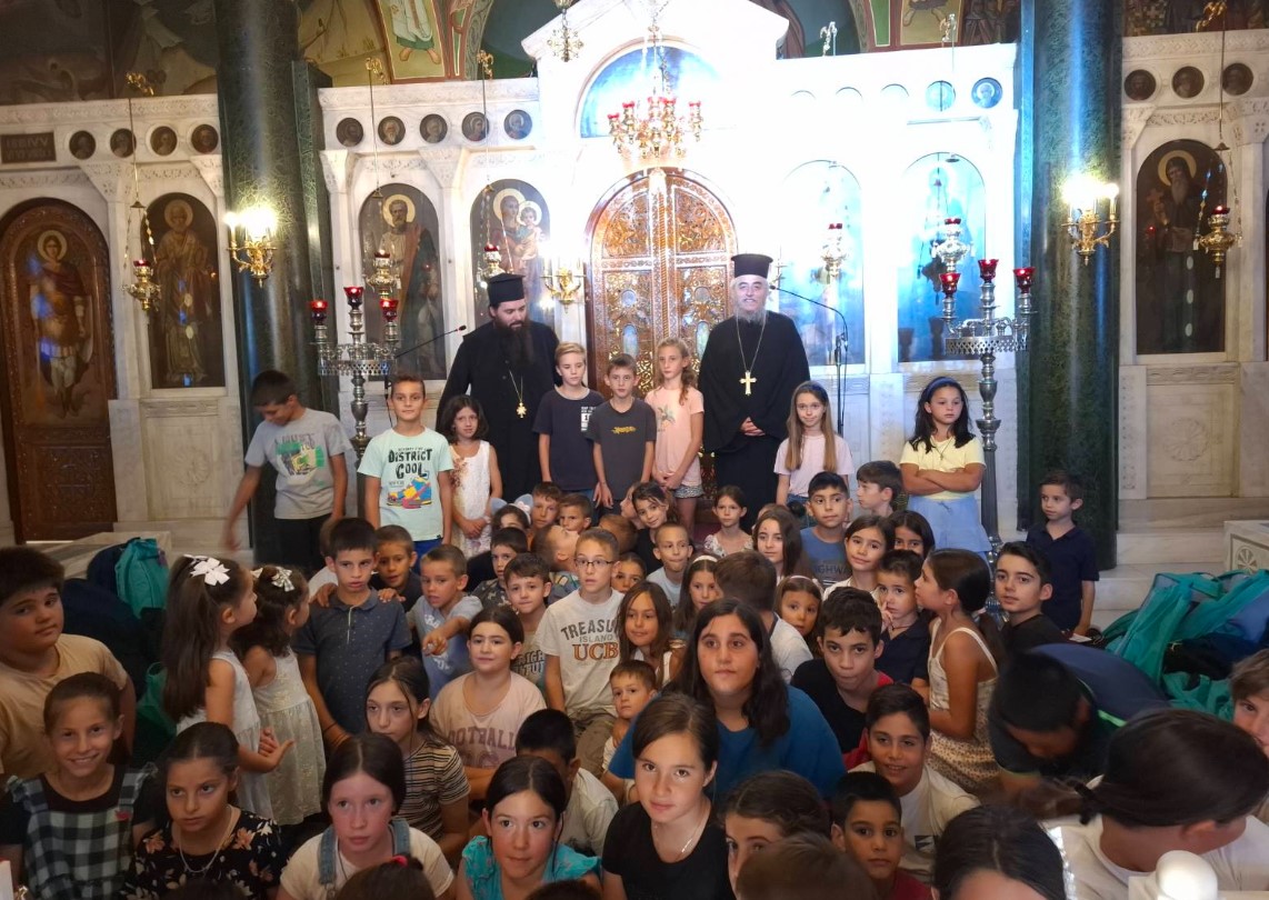 Διανεμήθηκε σχολικό υλικό σε παιδιά πολυτέκνων στον Ωρωπό - μια φωτογραφία 4