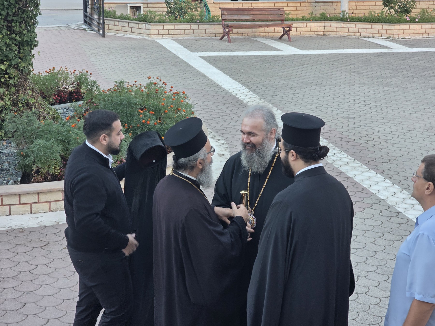 Χειροτονήθηκε πρεσβύτερος στον Ιερό Ναό Αγίας Σκέπης Πτολεμαΐδος - μια φωτογραφία 1