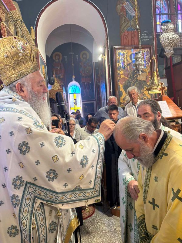 Μητροπολίτης Χαλκίδος: «Ο Τίμιος Σταυρός ενώνει τον άνθρωπο με τον Χριστό» - μια φωτογραφία 2