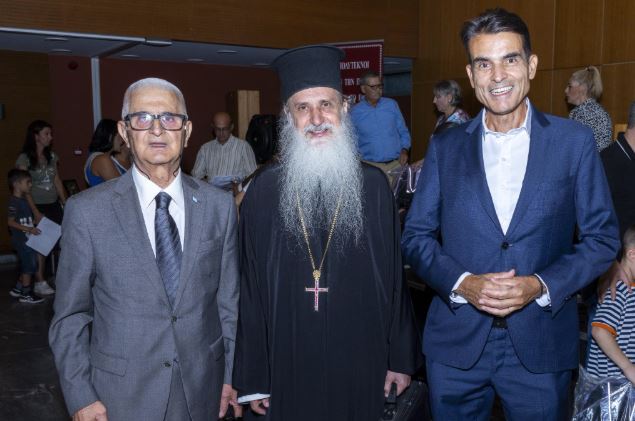 Σχολικές τσάντες σε 250 πρωτάκια πολυτέκνων διανεμήθηκαν στη Θεσσαλονίκη - μια φωτογραφία 1