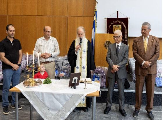 Σχολικές τσάντες σε 250 πρωτάκια πολυτέκνων διανεμήθηκαν στη Θεσσαλονίκη - μια φωτογραφία 2
