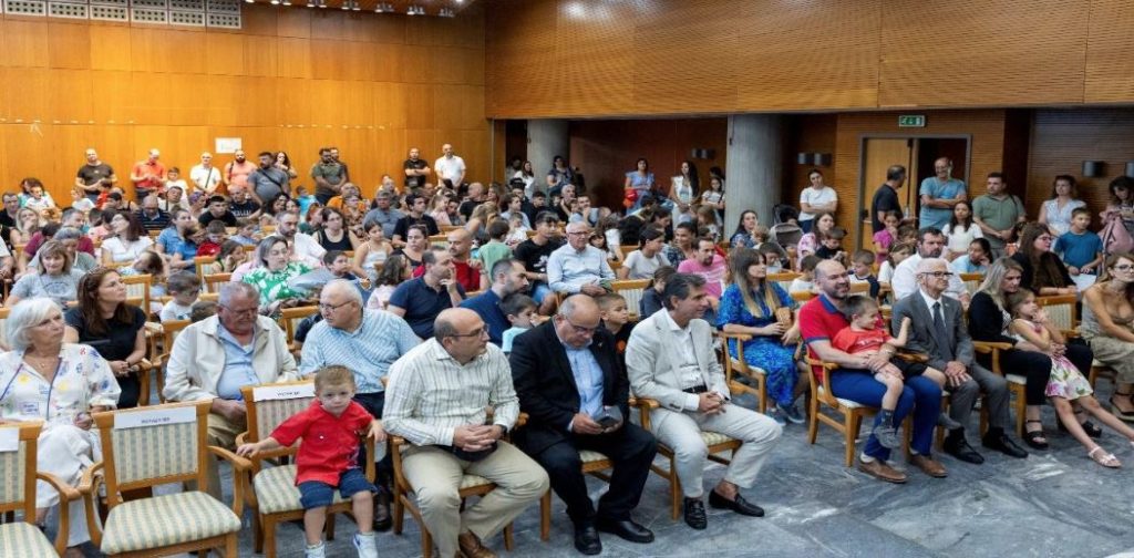 Σχολικές τσάντες σε 250 πρωτάκια πολυτέκνων διανεμήθηκαν στη Θεσσαλονίκη - μια φωτογραφία 3