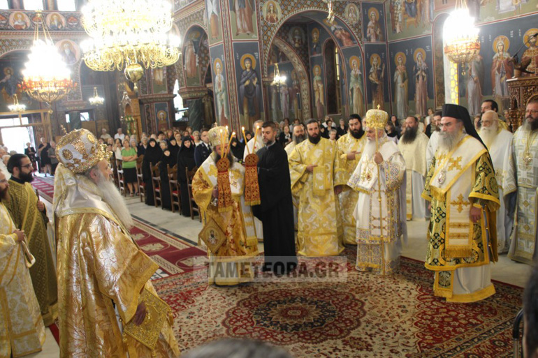 Η Καλαμπάκα τίμησε τον Πολιούχο Άγιο Βησσαρίωνα με πολυαρχιερατικό συλλείτουργο - μια φωτογραφία 3