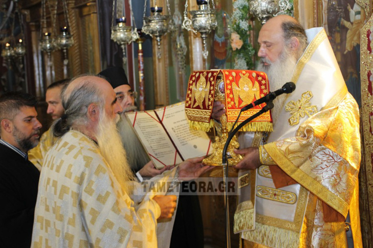 Η Καλαμπάκα τίμησε τον Πολιούχο Άγιο Βησσαρίωνα με πολυαρχιερατικό συλλείτουργο - μια φωτογραφία 11