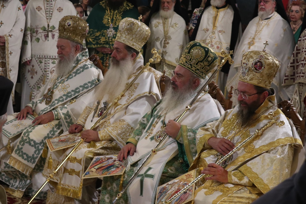 Πολυαρχιερατικό συλλείτουργο για τα ονομαστήρια του Μητροπολίτη Θεσσαλονίκης - μια φωτογραφία 5