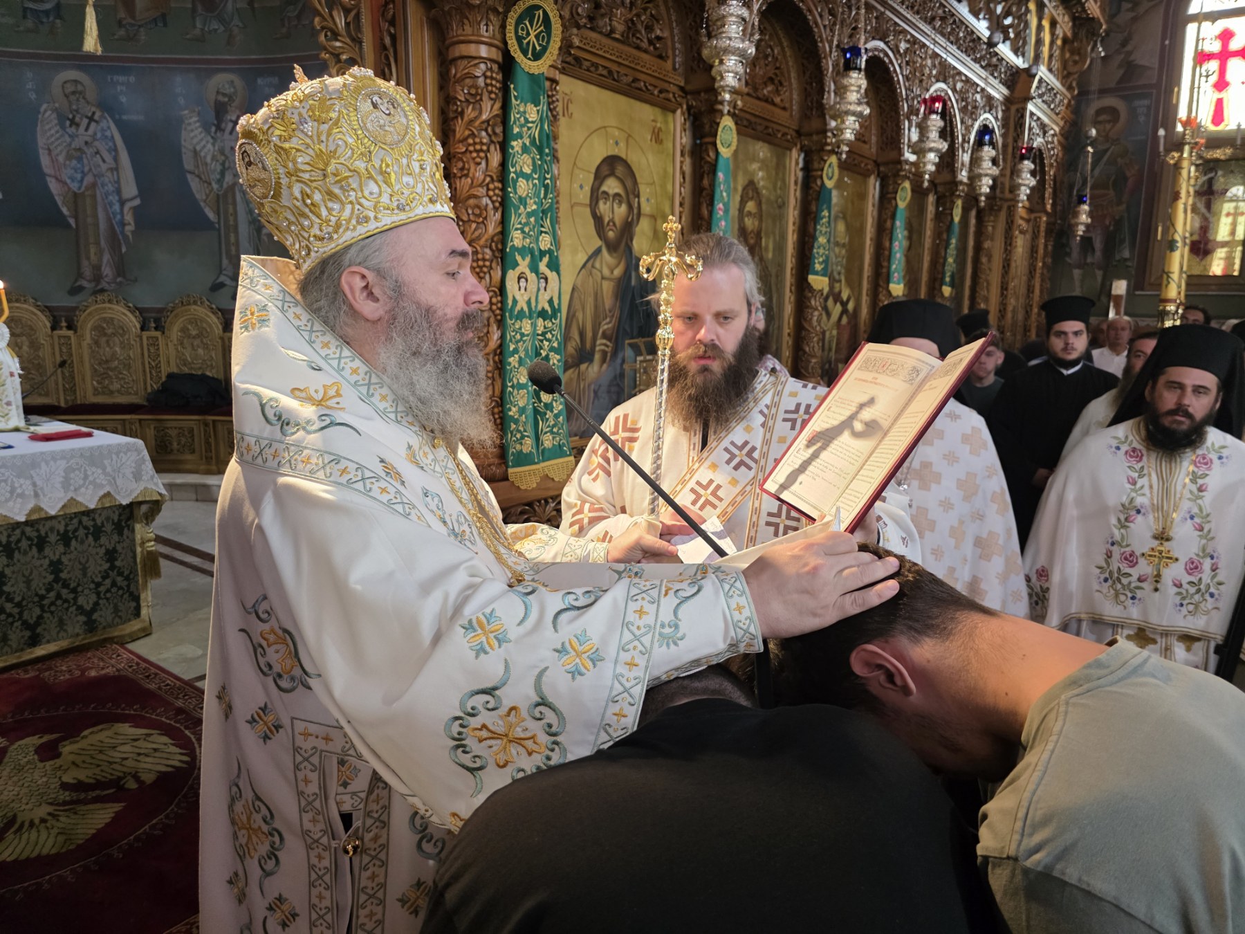 Χειροτονία πρεσβυτέρου στην Πτολεμαΐδα από τον Μητροπολίτη Φλωρίνης - μια φωτογραφία 3