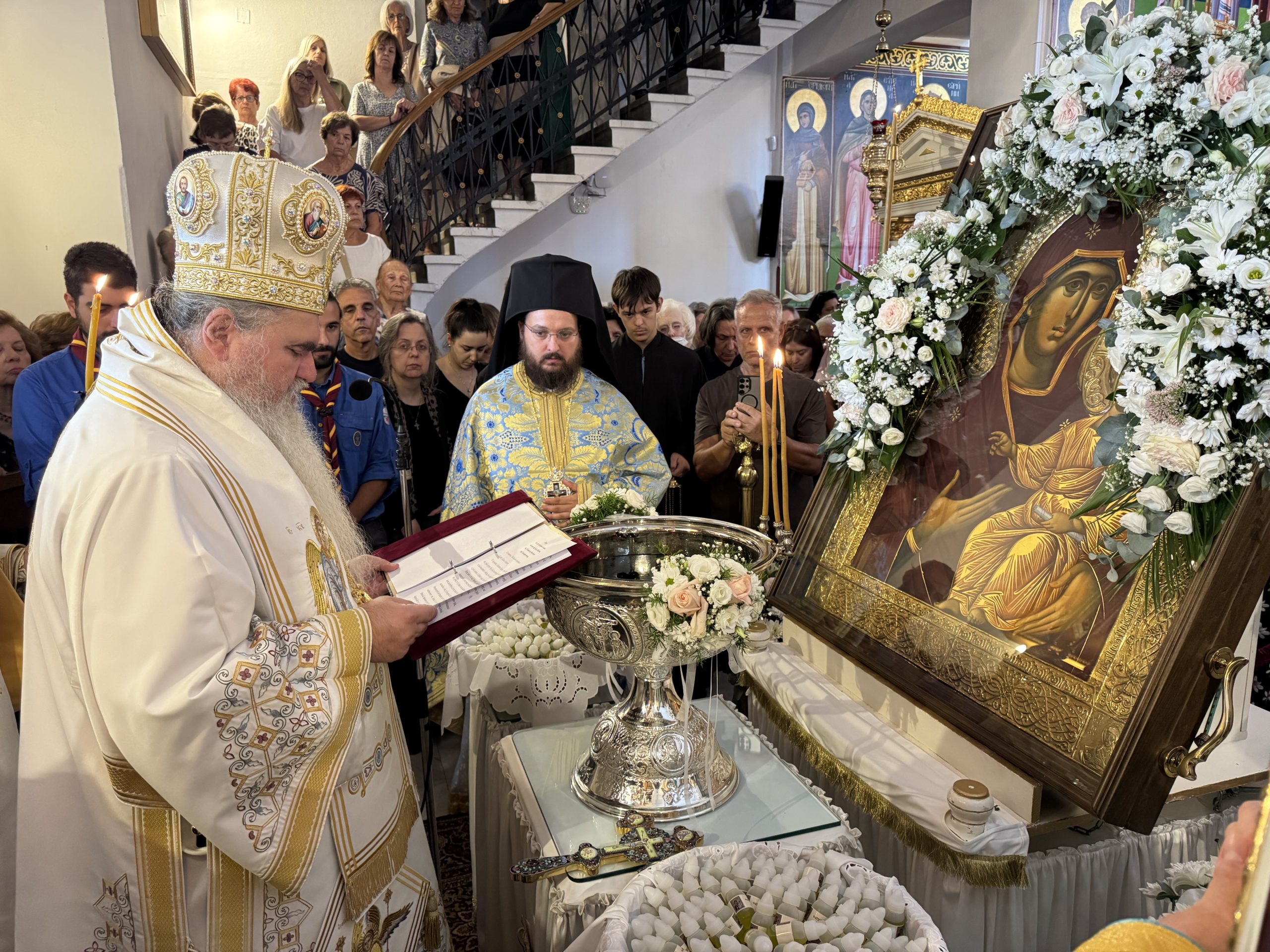 Πλήθος κόσμου παρευρέθησαν στην άφιξη Εικόνας από το Άγιο Όρος - μια φωτογραφία 6