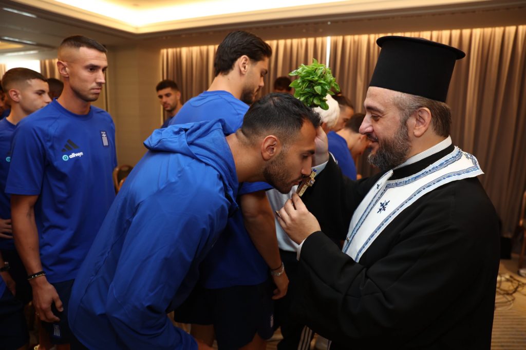Με την ευλογία της Εκκλησίας η Εθνική Ελλάδος πριν από τη μεγάλη αναμέτρηση - μια φωτογραφία 5