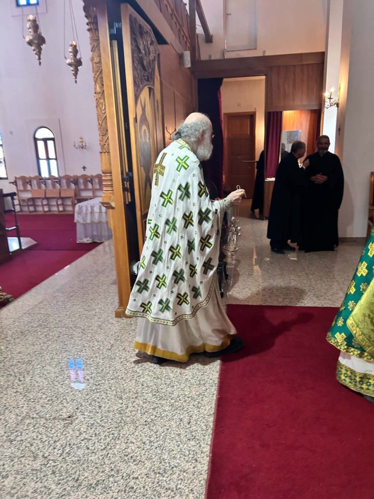 Πλήθος κόσμου συμμετείχε στη Θεία Λειτουργία της Μητρόπολης Κυρηνείας - μια φωτογραφία 3