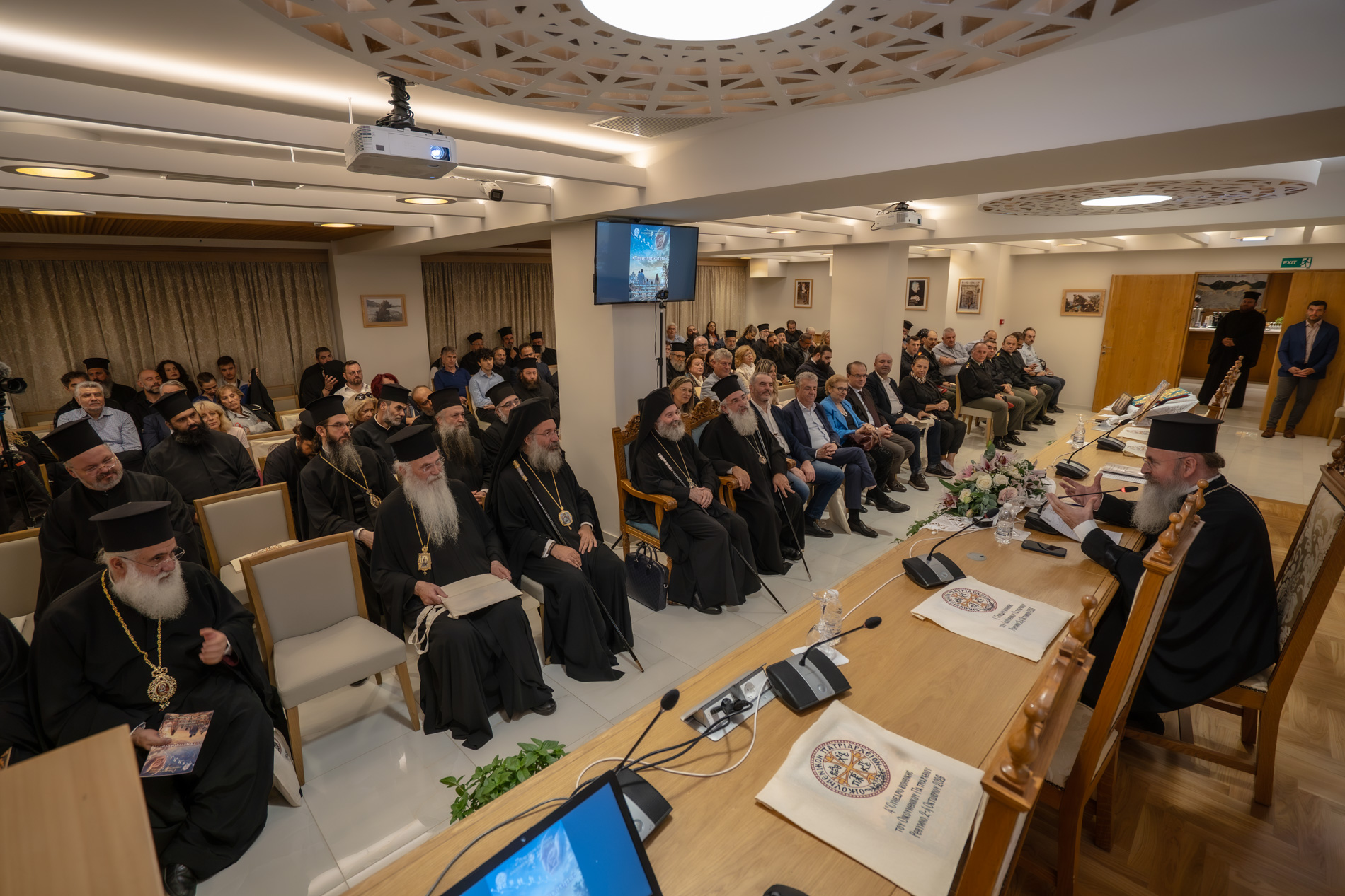 Ξεκίνησε στο Ρέθυμνο το 4ο Συνέδριο Βιοηθικής για την υπογεννητικότητα - μια φωτογραφία 7