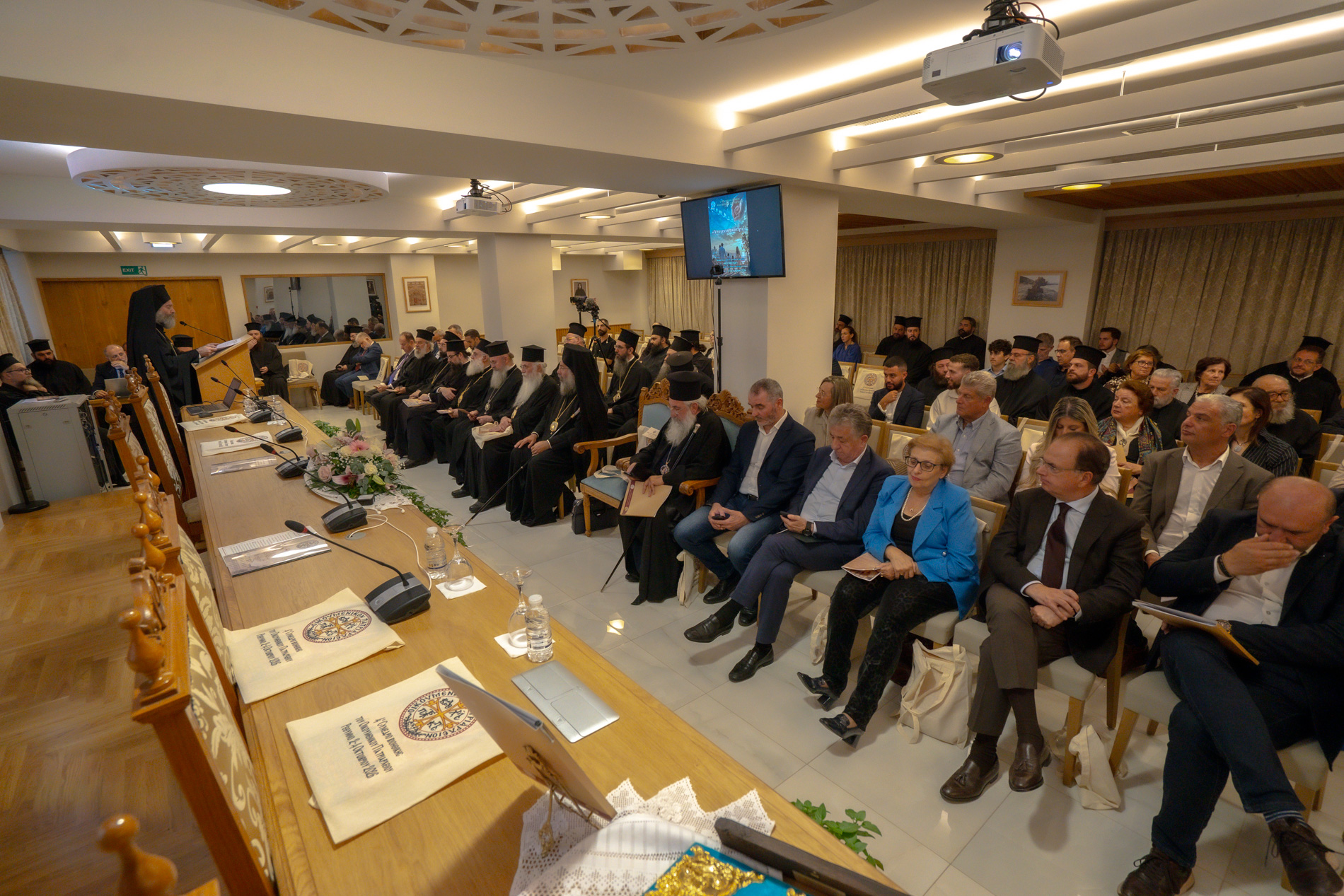 Ξεκίνησε στο Ρέθυμνο το 4ο Συνέδριο Βιοηθικής για την υπογεννητικότητα - μια φωτογραφία 9