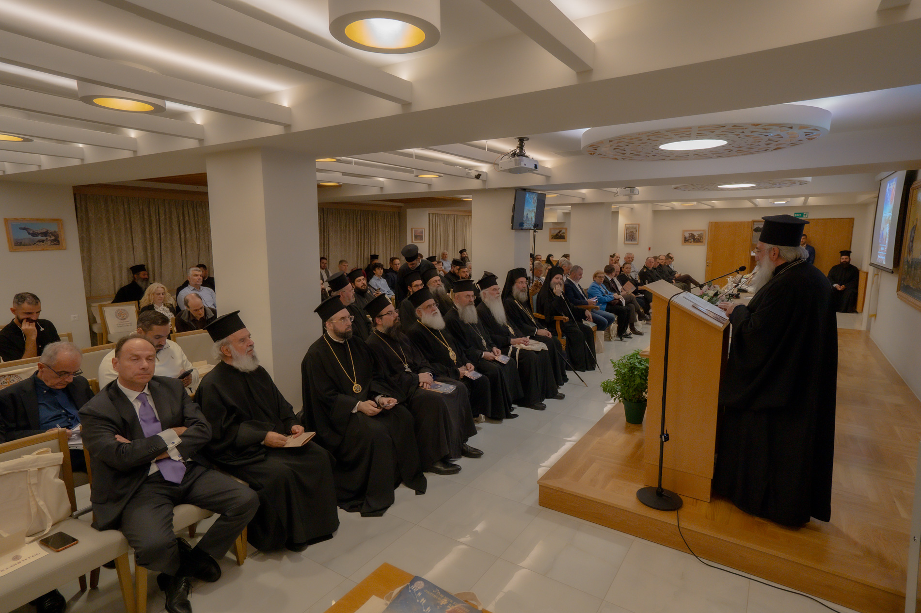Ξεκίνησε στο Ρέθυμνο το 4ο Συνέδριο Βιοηθικής για την υπογεννητικότητα - μια φωτογραφία 13