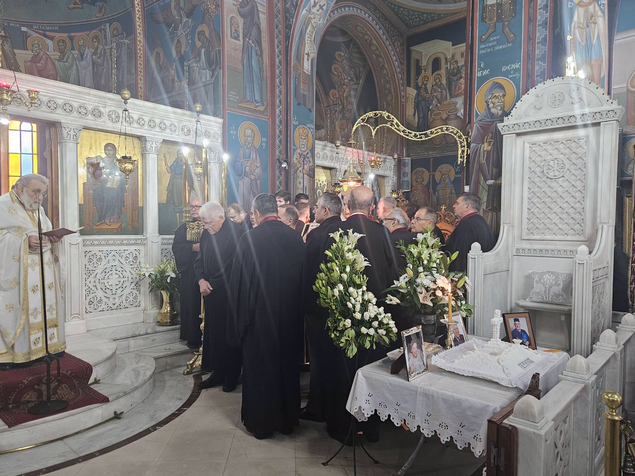 Ο Αρχιεπίσκοπος Ιερώνυμος παρέστη στο μνημόσυνο του Γεωργίου Χατζηχρονόγλου - μια φωτογραφία 1