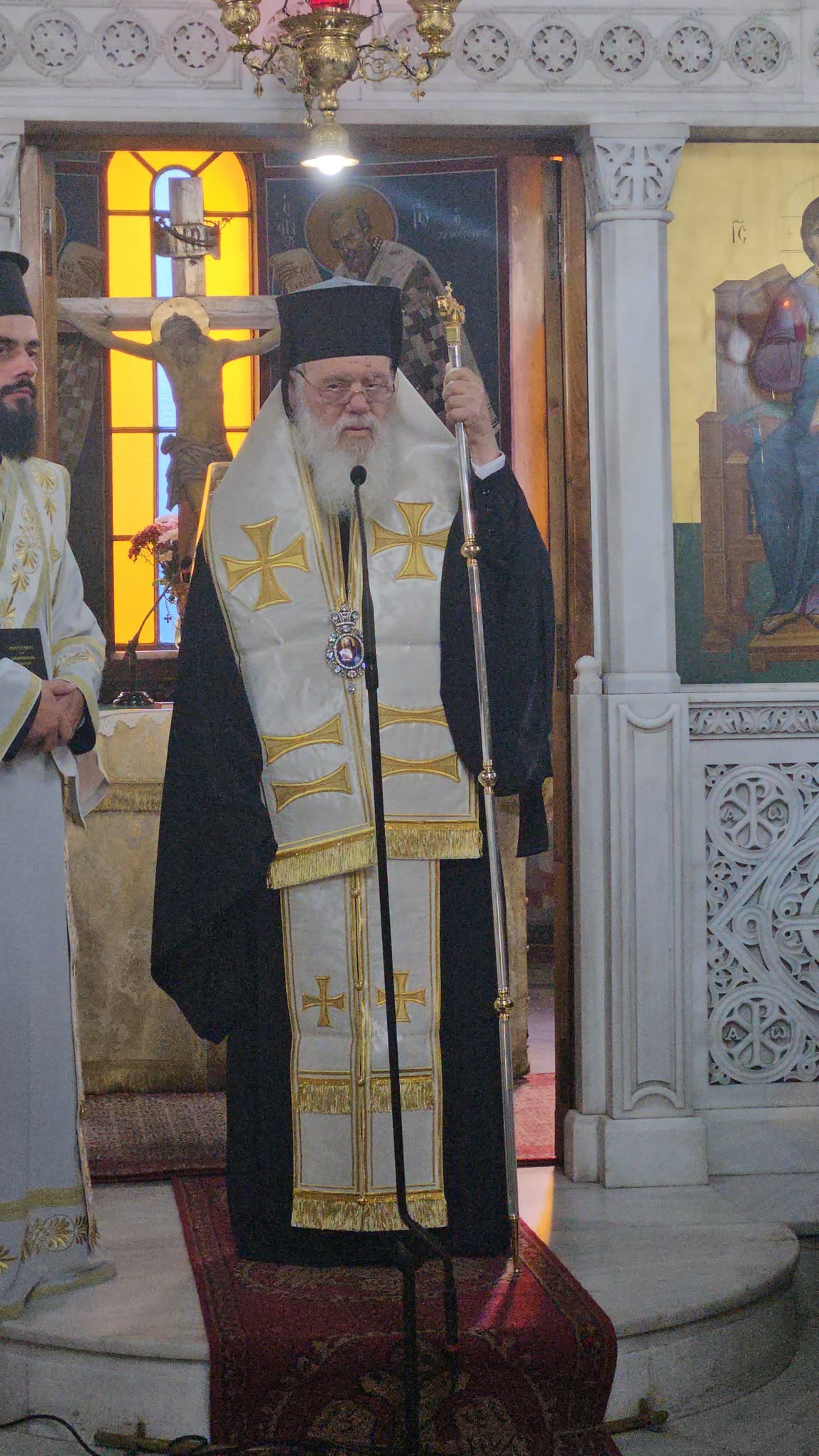 Ο Αρχιεπίσκοπος Ιερώνυμος παρέστη στο μνημόσυνο του Γεωργίου Χατζηχρονόγλου - μια φωτογραφία 2