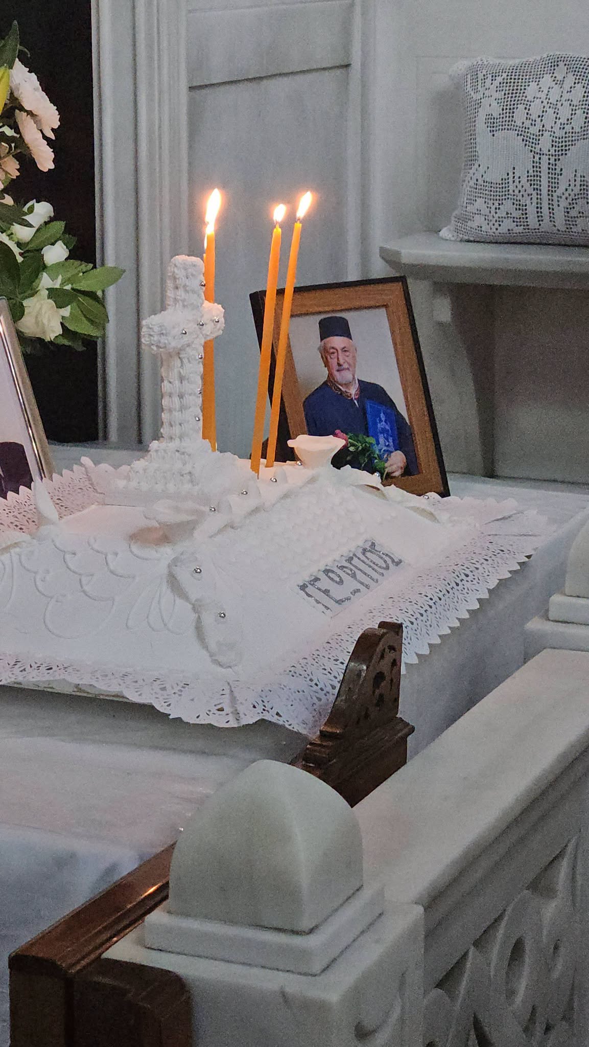 Ο Αρχιεπίσκοπος Ιερώνυμος παρέστη στο μνημόσυνο του Γεωργίου Χατζηχρονόγλου - μια φωτογραφία 4