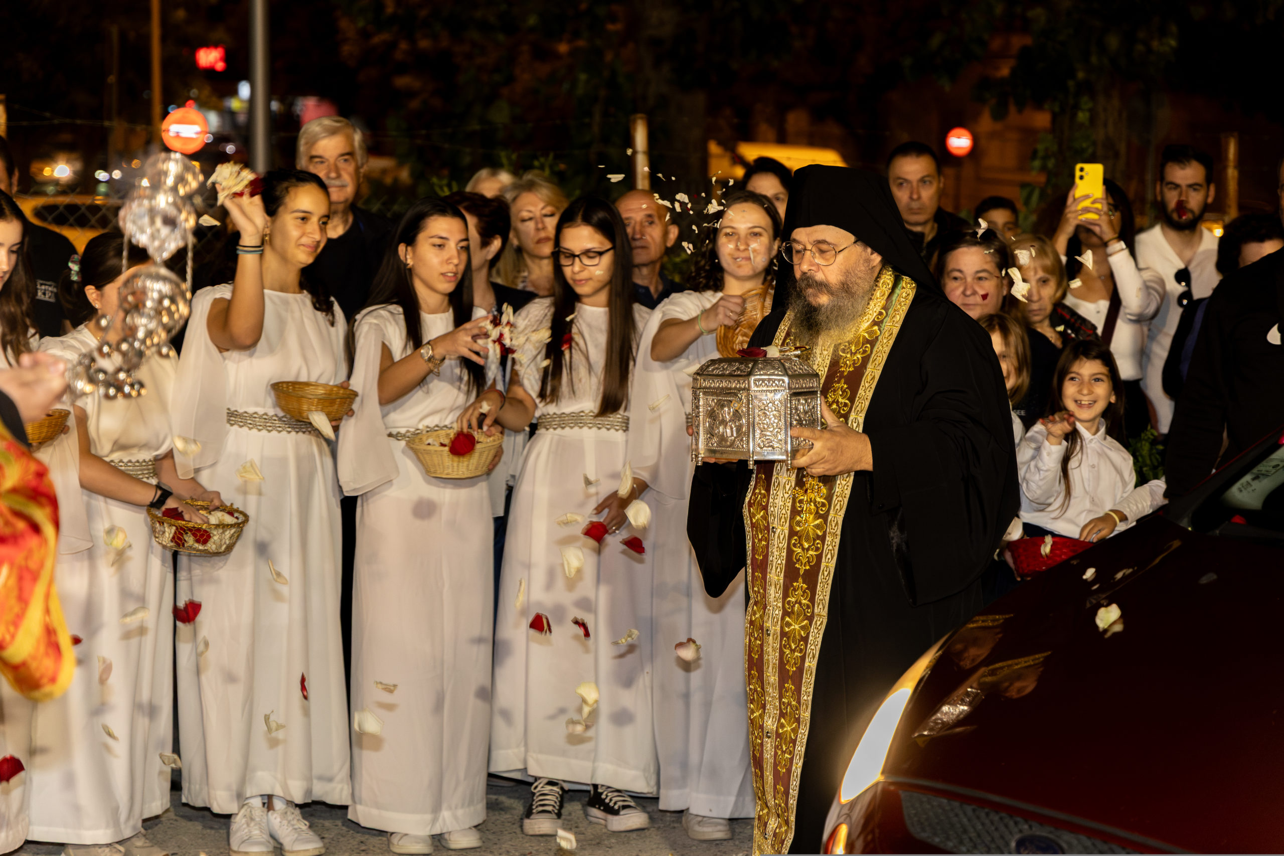 Πάνδημη Υποδοχή της Τιμίας Κάρας του Αγίου Παντελεήμονος στην Καλαμαριά - μια φωτογραφία 4