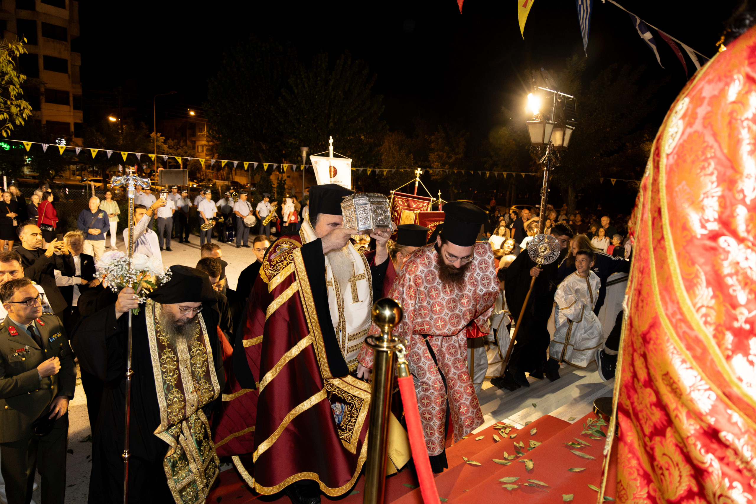 Πάνδημη Υποδοχή της Τιμίας Κάρας του Αγίου Παντελεήμονος στην Καλαμαριά - μια φωτογραφία 6