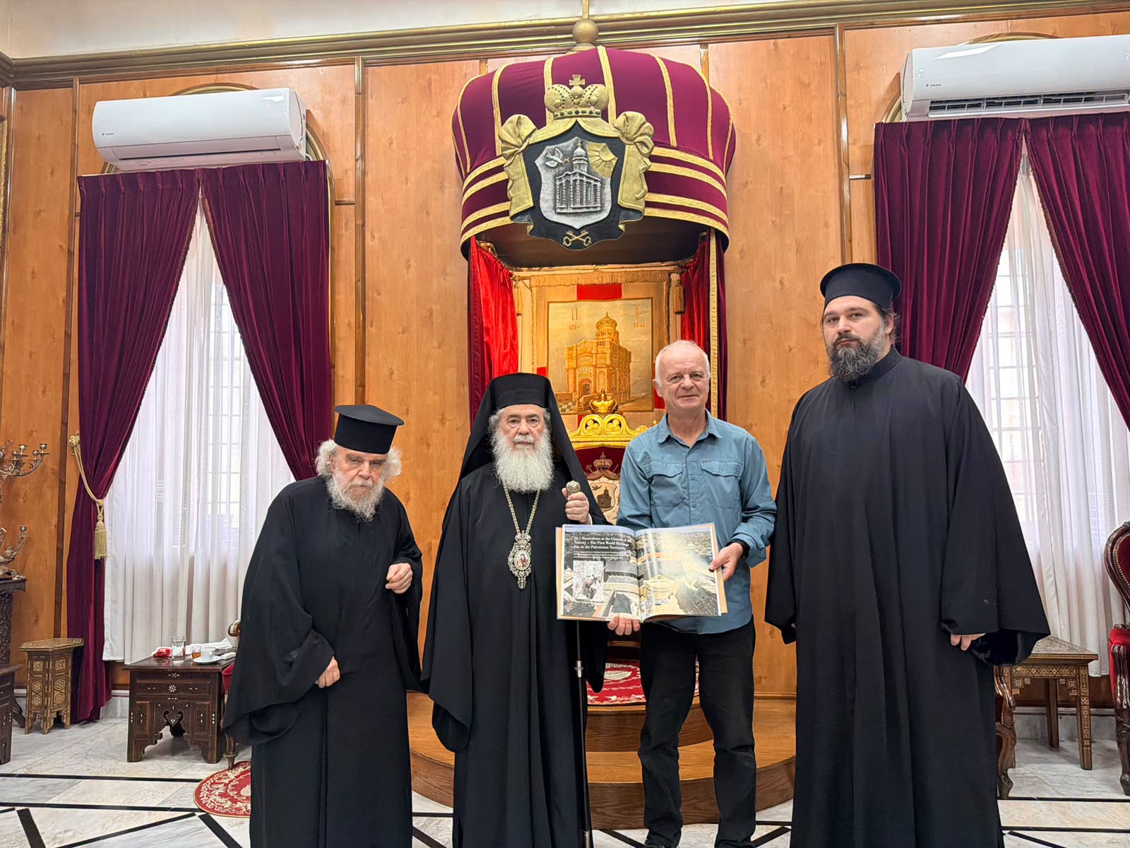 Ο Πατριάρχης Ιεροσολύμων Θεόφιλος δέχθηκε απεσταλμένο του Ισραήλ - μια φωτογραφία 1