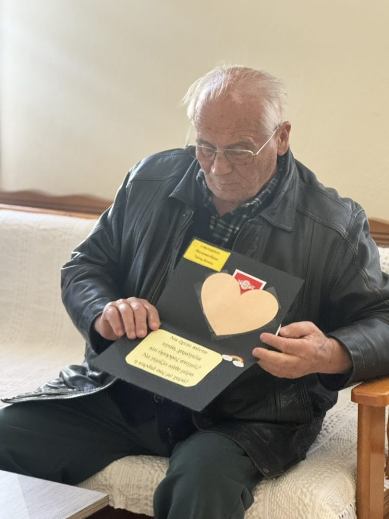 Μαθητές του Αιγάλεω έστειλαν κάρτες στους ηλικιωμένους των Γρεβενών - μια φωτογραφία 4