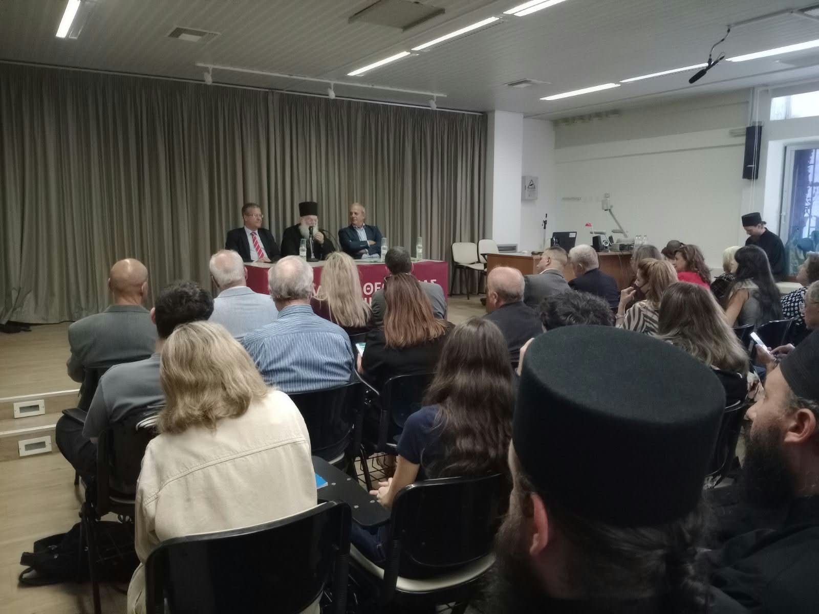 Τα «Μηνύματα της Ερήμου» μετέφερε στη Θεολογική Σχολή ο Γέροντας Εφραίμ - μια φωτογραφία 7