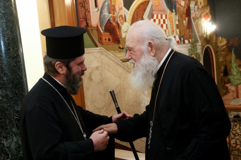 Ο Αρχιεπίσκοπος Αλβανίας συναντήθηκε με τον Αρχιεπίσκοπο Ιερώνυμο στην Αθήνα - μια φωτογραφία 1