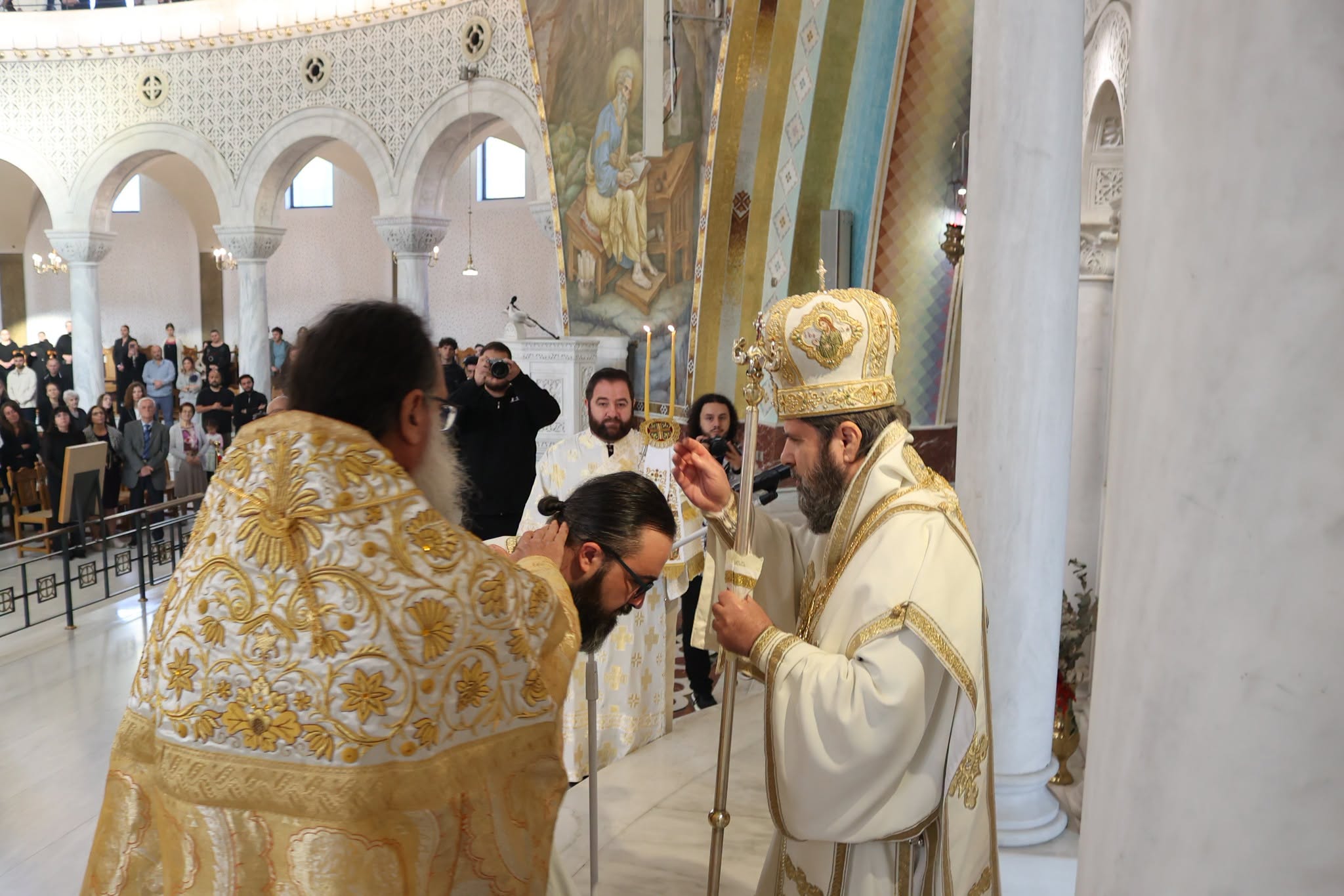 Χειροτονήθηκε Πρεσβύτερος ο Αρχιδιάκονος του Αρχιεπισκόπου Αλβανίας στα Τίρανα - μια φωτογραφία 12