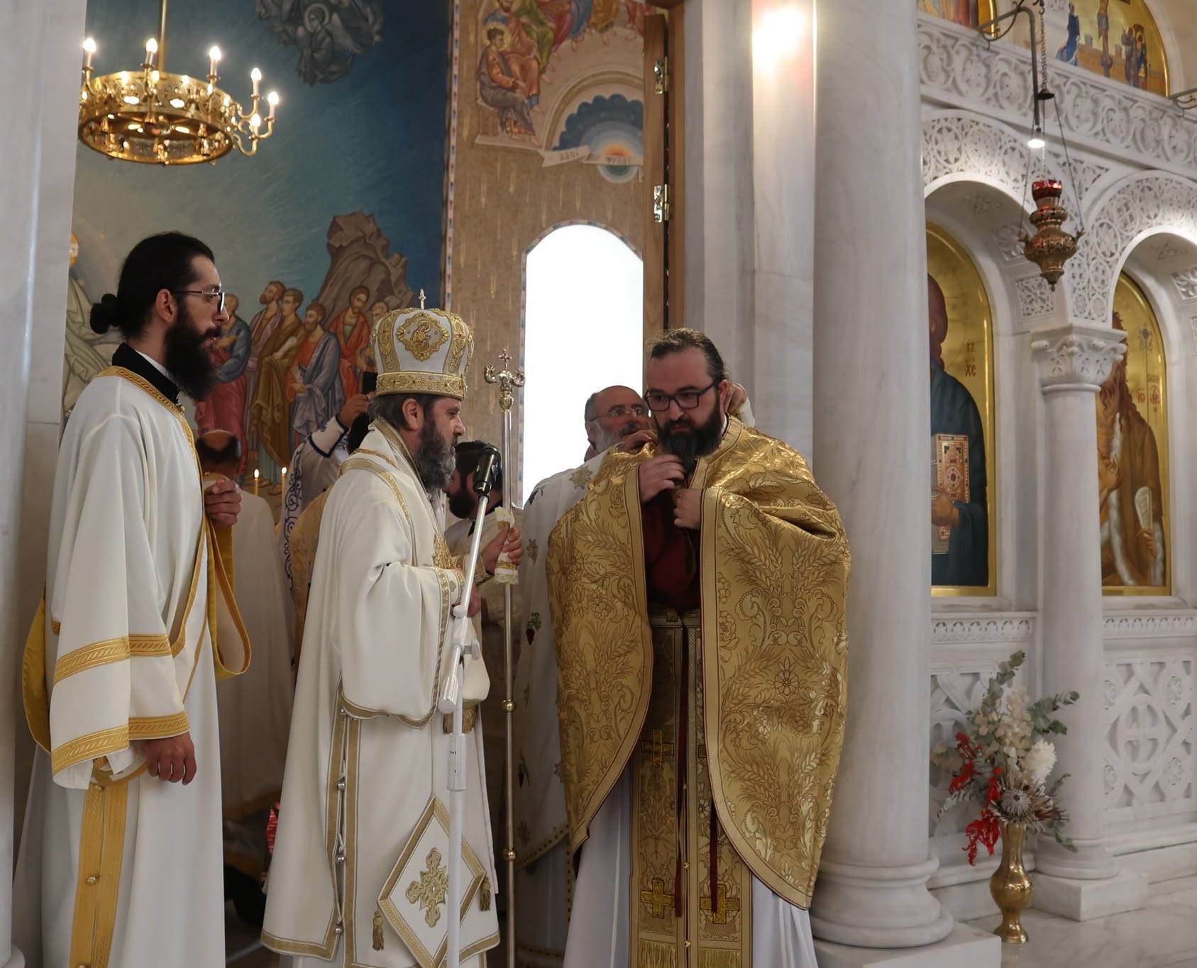 Χειροτονήθηκε Πρεσβύτερος ο Αρχιδιάκονος του Αρχιεπισκόπου Αλβανίας στα Τίρανα - μια φωτογραφία 13