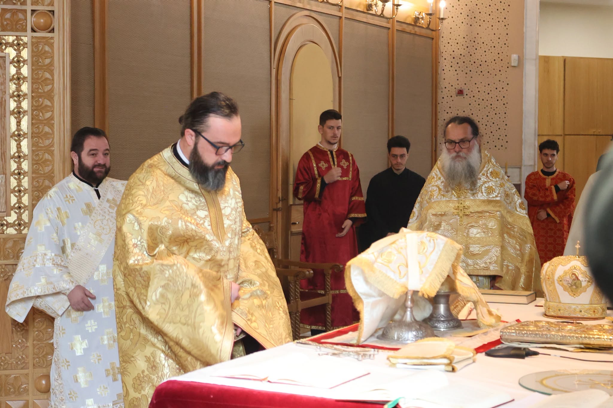 Χειροτονήθηκε Πρεσβύτερος ο Αρχιδιάκονος του Αρχιεπισκόπου Αλβανίας στα Τίρανα - μια φωτογραφία 15