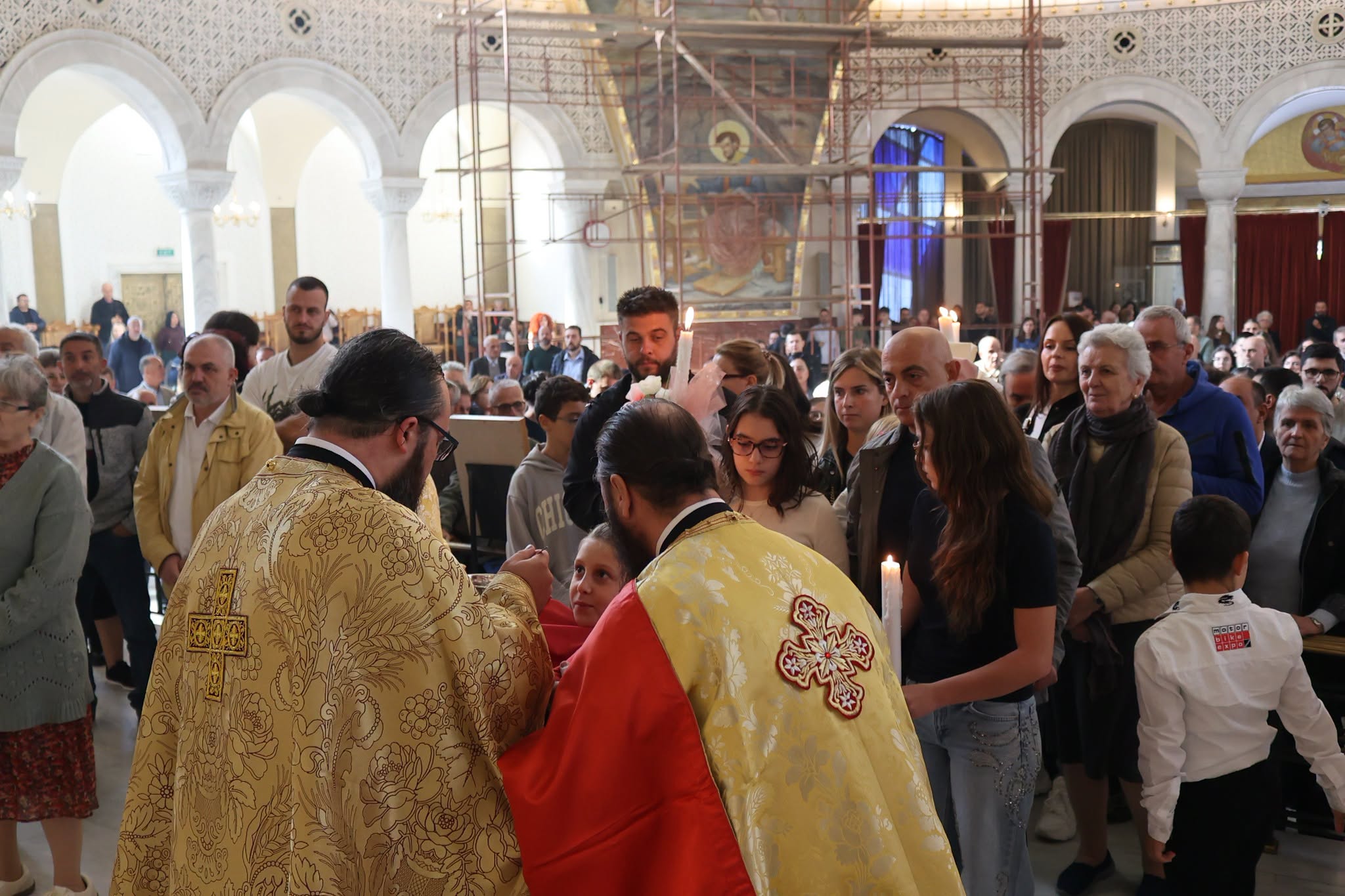 Χειροτονήθηκε Πρεσβύτερος ο Αρχιδιάκονος του Αρχιεπισκόπου Αλβανίας στα Τίρανα - μια φωτογραφία 16