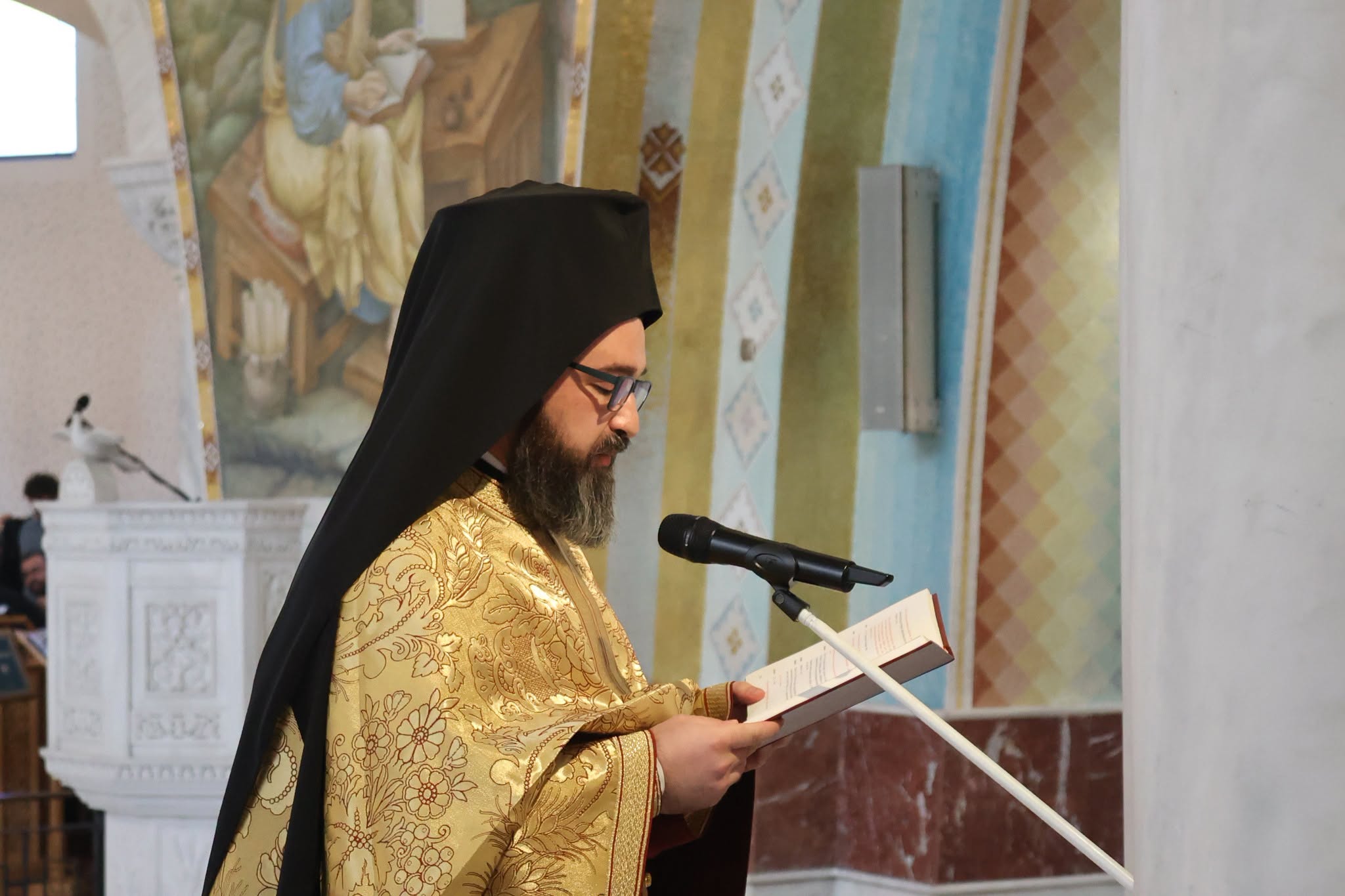 Χειροτονήθηκε Πρεσβύτερος ο Αρχιδιάκονος του Αρχιεπισκόπου Αλβανίας στα Τίρανα - μια φωτογραφία 17