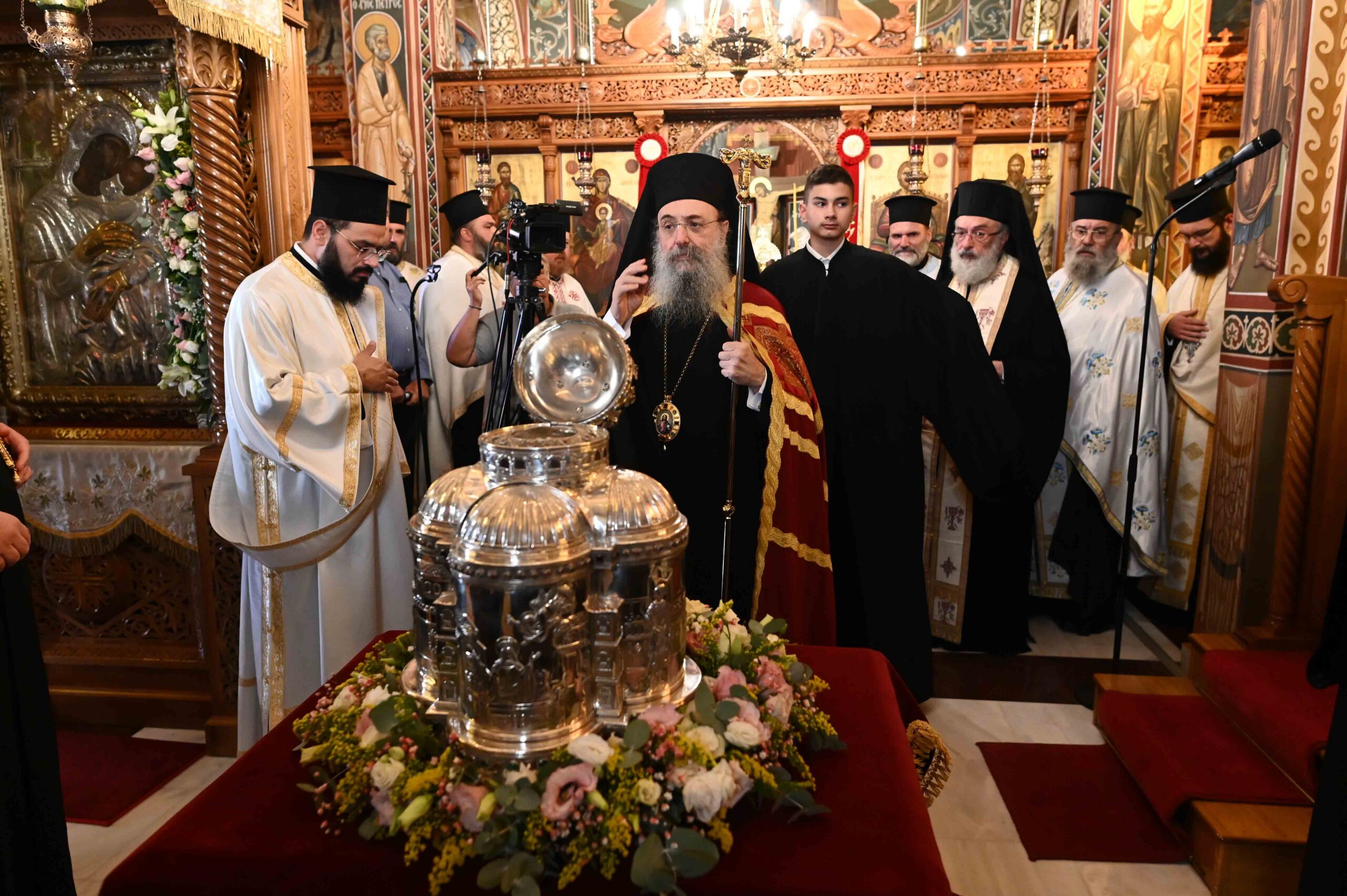 Η Καλαμάτα υποδέχθηκε την Τιμία Κάρα της Αγίας Ειρήνης - μια φωτογραφία 9