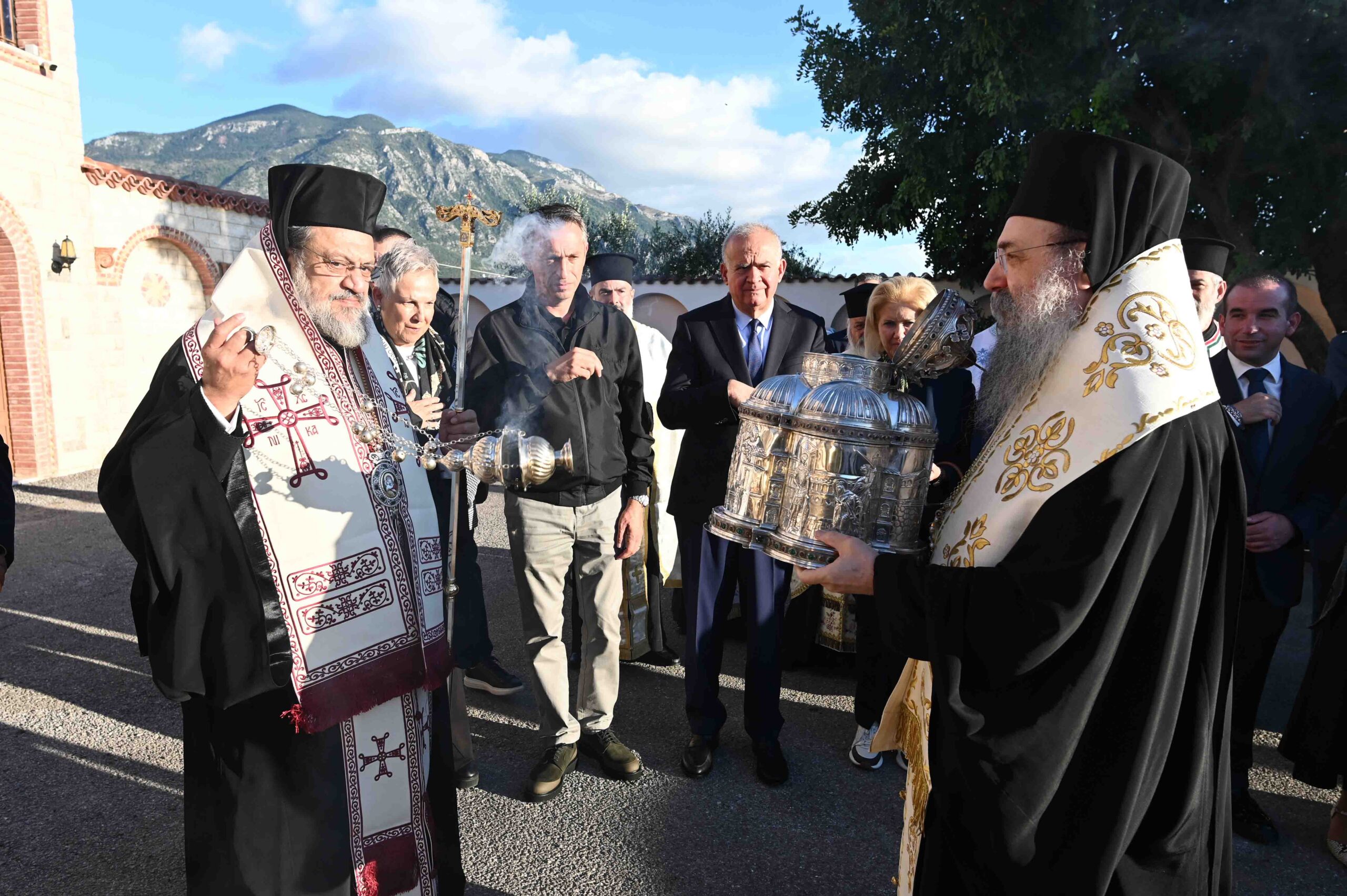 Η Καλαμάτα υποδέχθηκε την Τιμία Κάρα της Αγίας Ειρήνης - μια φωτογραφία 12