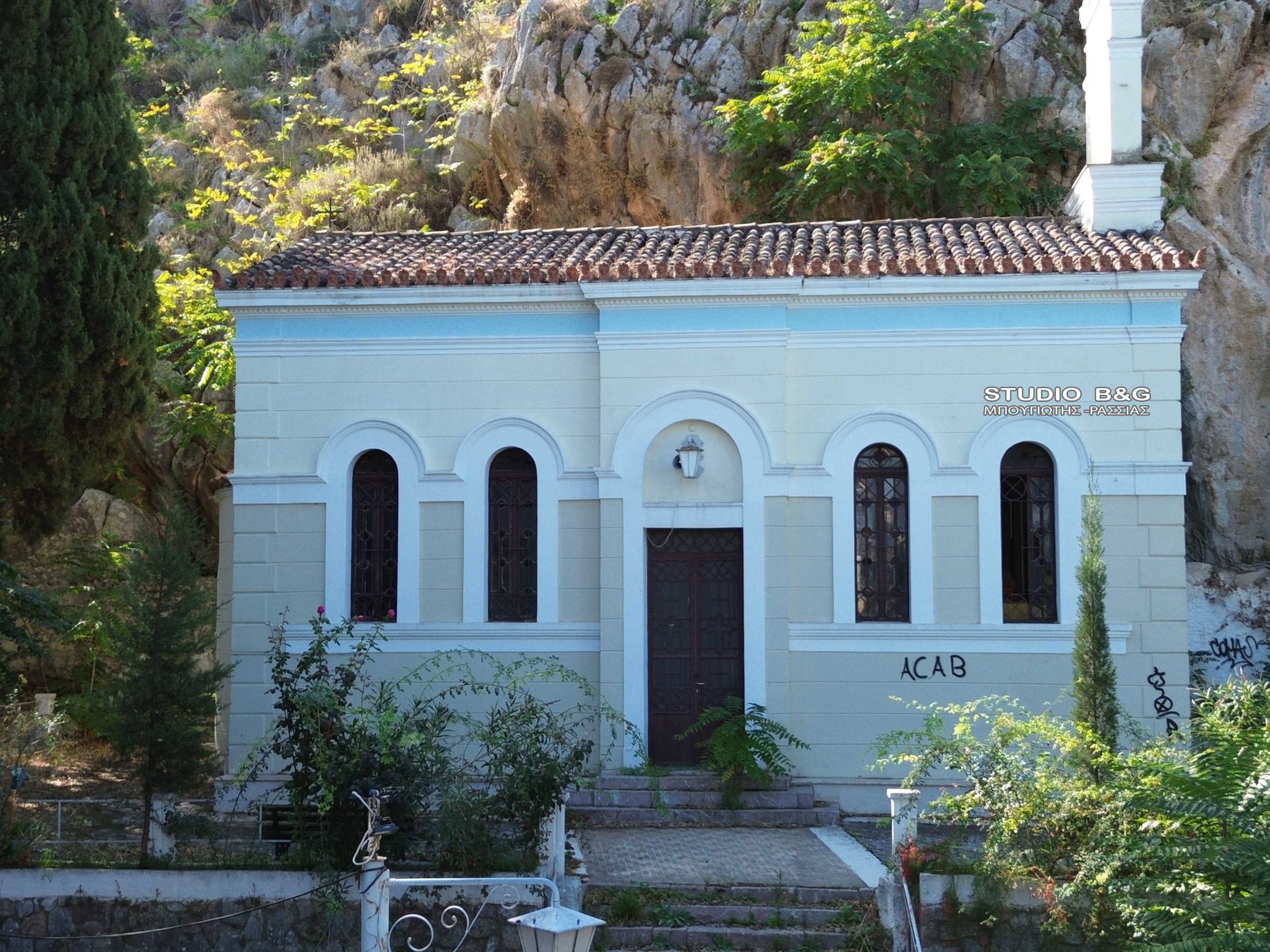 Βανδάλισαν το ιστορικό «εκκλησάκι του Καποδίστρια» στην Πρόνοια Ναυπλίου - μια φωτογραφία 8