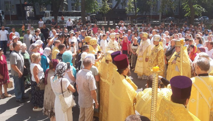 Ο Φιλάρετος συγκέντρωσε περίπου 300 άτομα στην «λιτανεία»