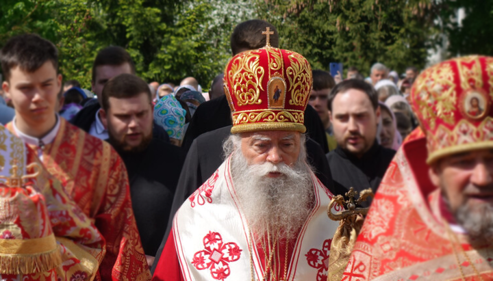 Μητροπολίτης Λόβετς Γαβριήλ (Ντίνεφ) στη λιτανεία στο μοναστήρι του Μγκαρ της UOC. Φωτογραφία: pravoslavie.poltava.ua