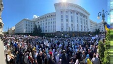 Πιστοί δεν είναι πια έτοιμοι σε σιωπηλή εγκατάλειψη ναών τους για διάλυση