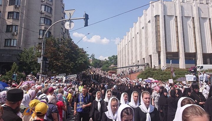 Αρχή της λιτανείας. Φωτογραφία: ΕΟΔ