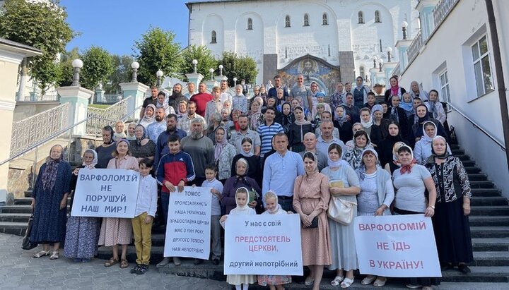 Πιστοί της Ιεράς Μητρόπολης Τερνούπολης της UOC. Φωτογραφία: Facebook/Iona Cherepanov