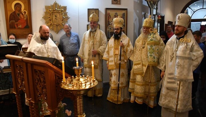 Ιεράρχες των τριών Εκκλησιών σε συλλείτουργο. Φωτογραφία: southamerica.cerkov.ru