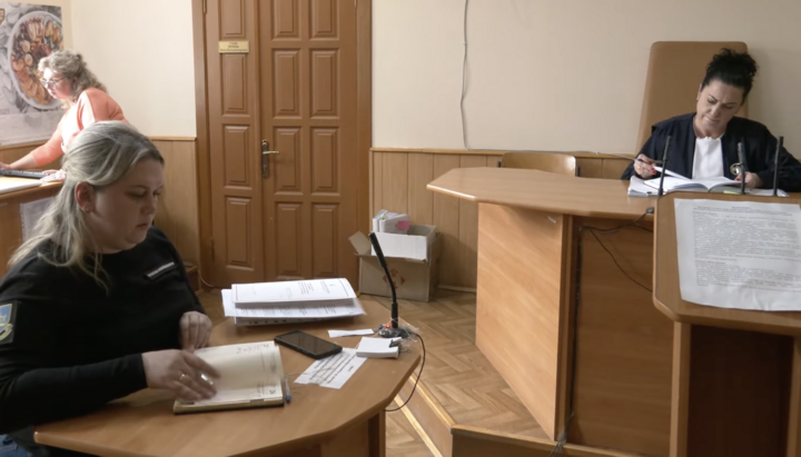Δικαστική συνεδρίαση της υπόθεσης του ιερέα της UOC. Φωτογραφία: «Σουσπίλνε Τσερκάσι»