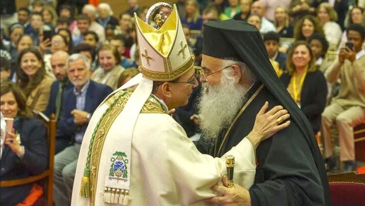 “ΑΙΜΑΤΟΒΑΜΜΕΝΑΙ” ΑΙ ΧΕΙΡΕΣ ΤΟΥ ΑΡΧΙΕΠΙΣΚΟΠΟΥ ΚΥΠΡΟΥ
