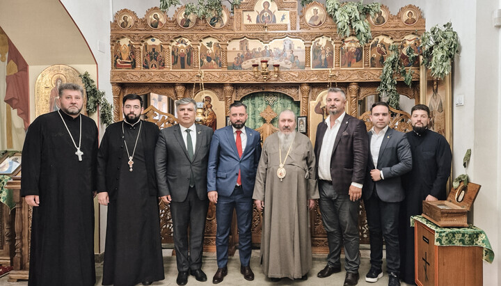 Κοινοβουλευτική αντιπροσωπεία από το Βουκουρέστι στη Μολδαβία. Φωτογραφία: Μητρόπολη Βεσσαραβίας