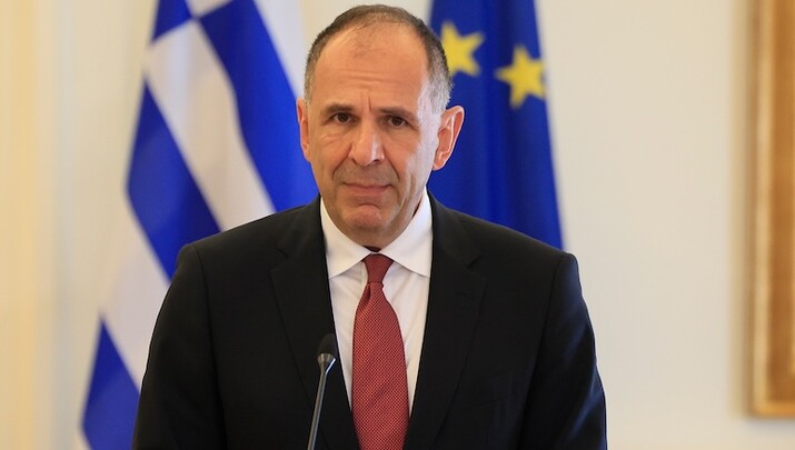 Τηλεφωνική επικοινωνία Γεραπετρίτη με τον Αρχιεπίσκοπο Συμεών. Φωτογραφία: romfea.gr