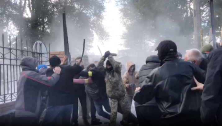 Μαχητές της OCU εισέβαλαν σε καθεδρικό ναό στο Τσερκάσι. Φωτογραφία: ΕΟΔ